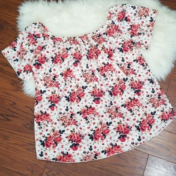 Free Kisses Plus Floral Blouse - Picture 4 of 4